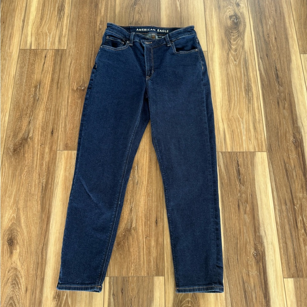 American Eagle Crossover Mom Jeans size 2 Short
